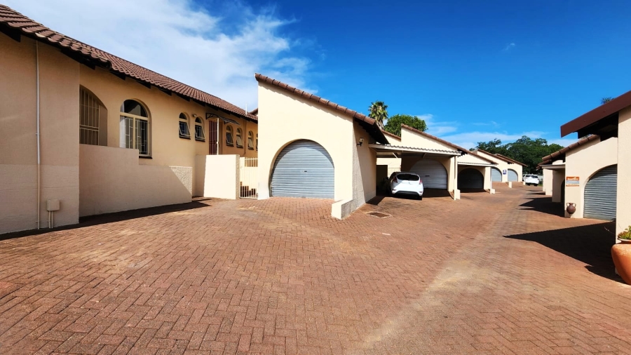 2 Bedroom Property for Sale in Heuwelsig Free State